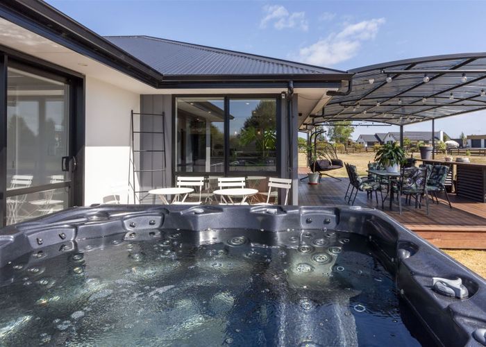  at 32 Northside DR, Waikuku Beach, Waikuku