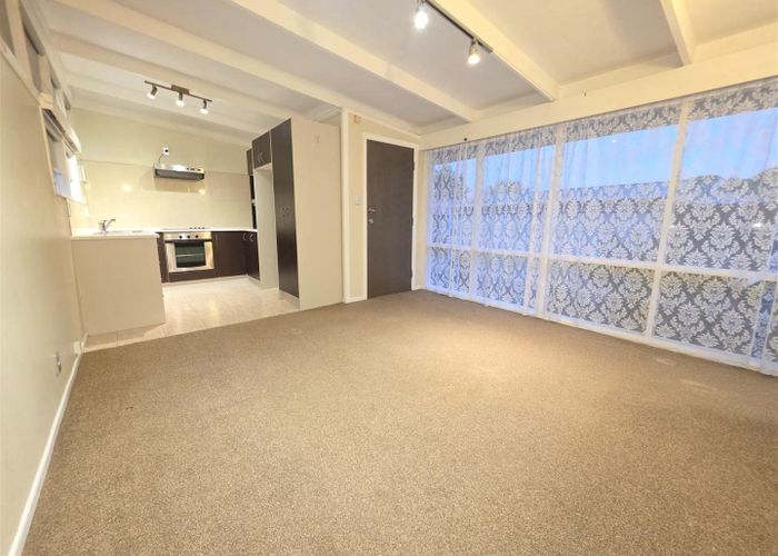  at 2/127 Seabrook Avenue, New Lynn, Waitakere City, Auckland