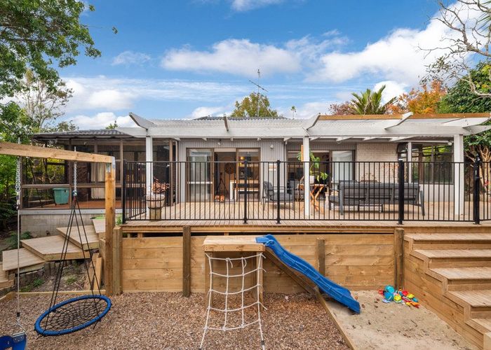 at 10 Portsea Place, Chatswood, Auckland