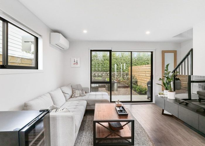  at 26 Whakahui Lane, Mangere Bridge, Manukau City, Auckland