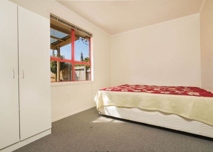  at 2/52 Hillside Road, Papatoetoe, Auckland
