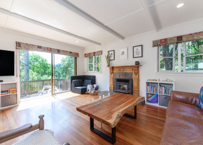  at 165 Laingholm Drive, Laingholm, Auckland