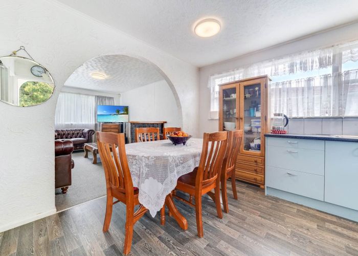  at 6 Normandy Place, Henderson, Auckland