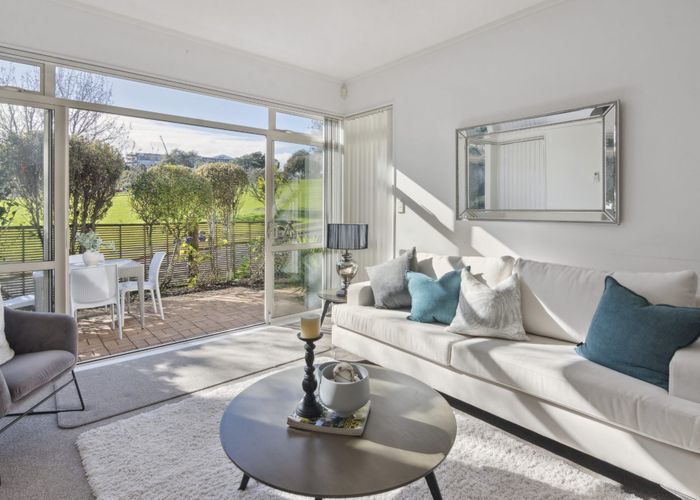  at 2/1 Gleanor Avenue, Oteha, North Shore City, Auckland