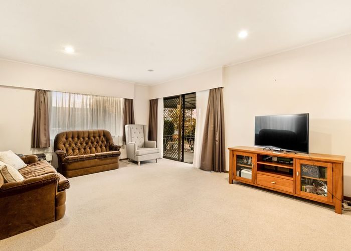  at 1/71 Royal View Road, Te Atatu South, Waitakere City, Auckland