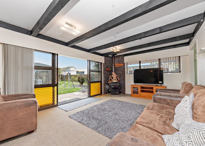  at 3 Zenith Place, Conifer Grove, Takanini