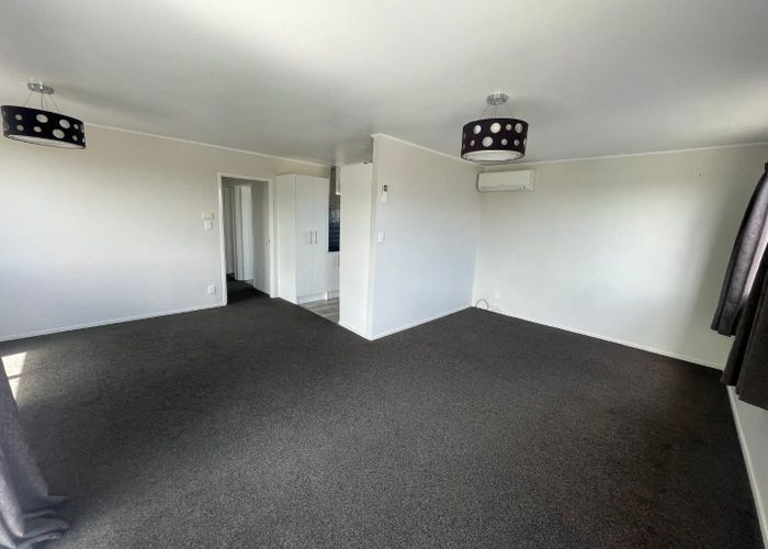  at 2/4 Silver Creek Road, Weymouth, Manukau City, Auckland
