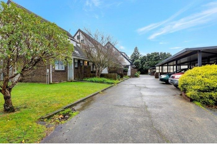  at 2/33 Mana Avenue, Titahi Bay, Porirua, Wellington
