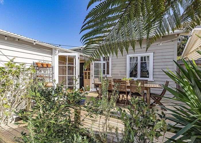  at 11 Cardwell Street, Onehunga, Auckland