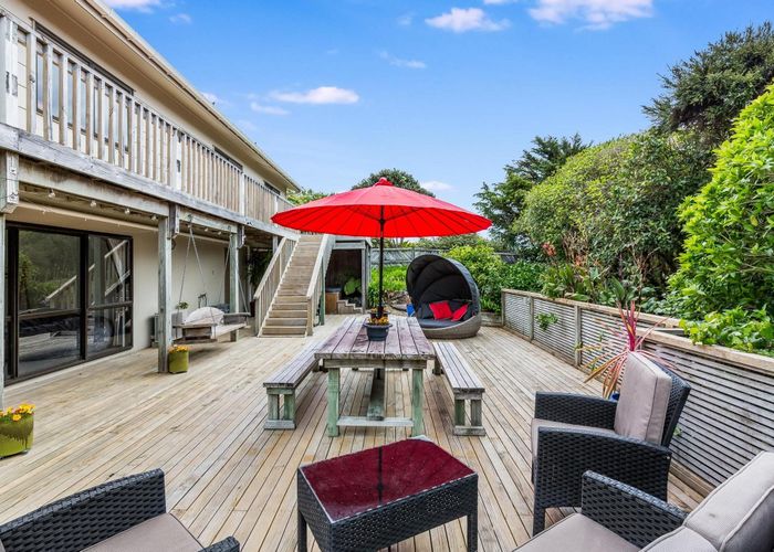  at 76 Gordon Road, Plimmerton, Porirua