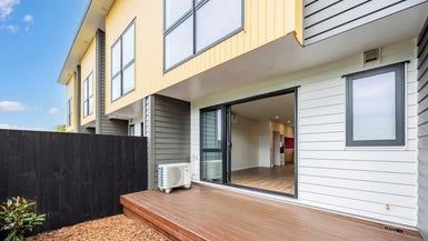  at 4/21 Peachgrove Road, Te Atatu Peninsula, Auckland