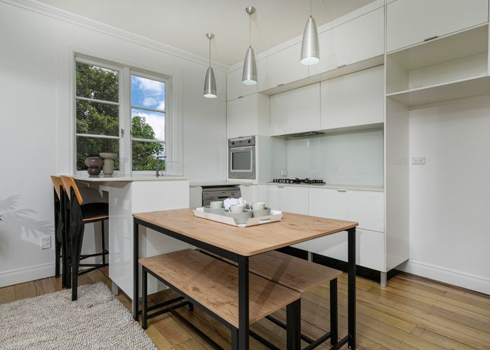  at 9 Pine Avenue, Henderson, Auckland