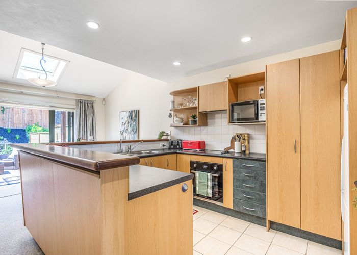  at 9/8 Tobago Place, Sunnynook, Auckland