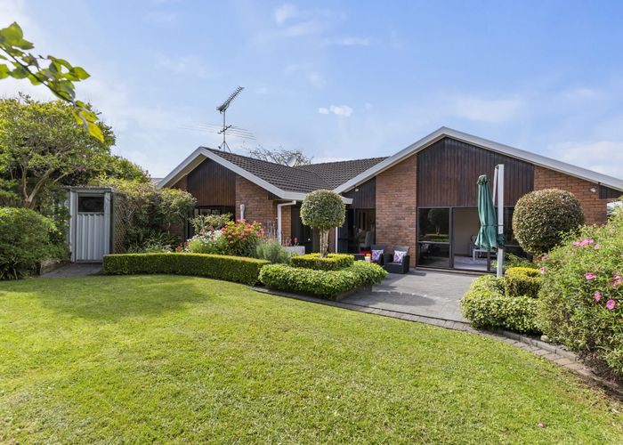  at 17 Channing Crescent, Botany Downs, Auckland