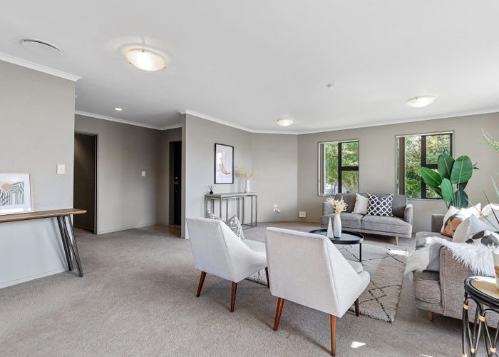  at 3 Eastridge Terrace, Huntington, Hamilton