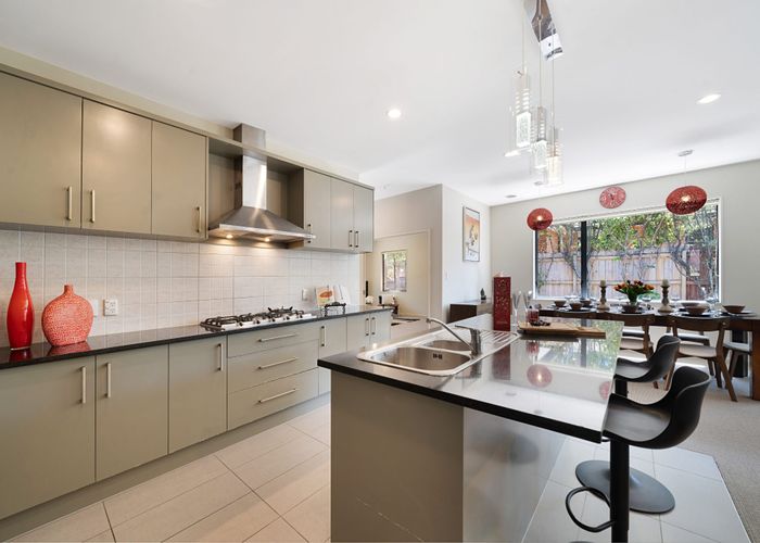  at 19 Wychwood Avenue, Henderson, Auckland