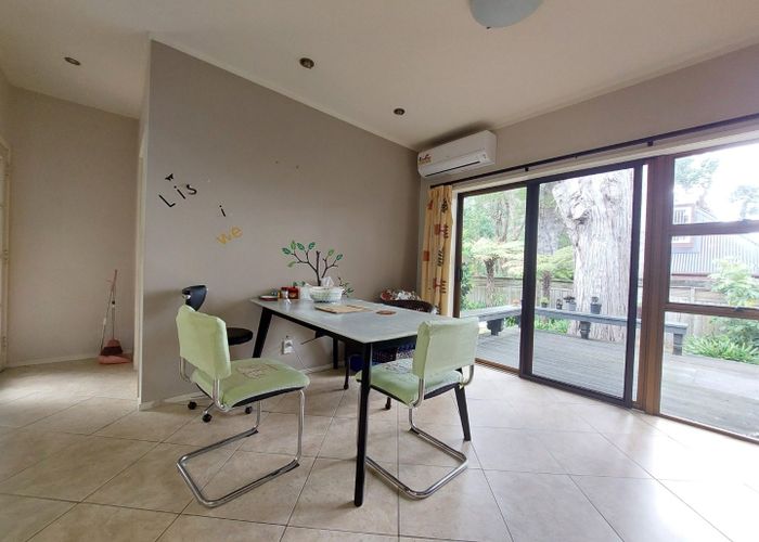  at 16 Cobblestone Lane, Hillcrest, Auckland