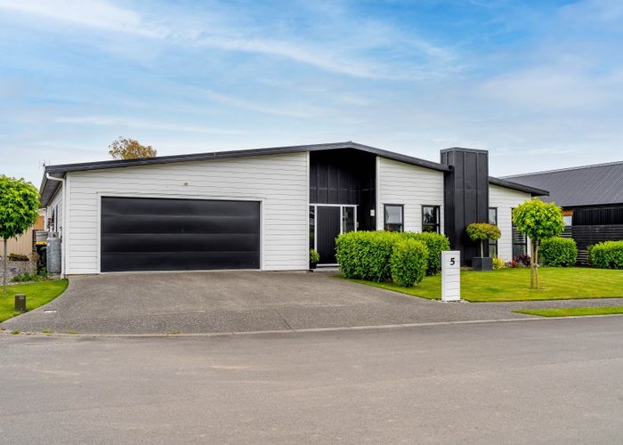  at 5 James Kidd Place, Greytown