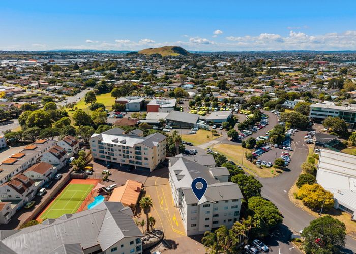  at 15/3b Harrison Road, Mount Wellington, Auckland City, Auckland