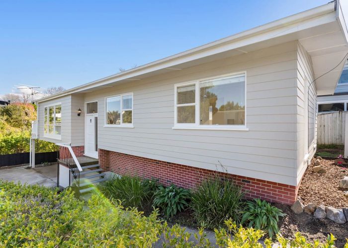  at 292 Beach Road, Campbells Bay, North Shore City, Auckland