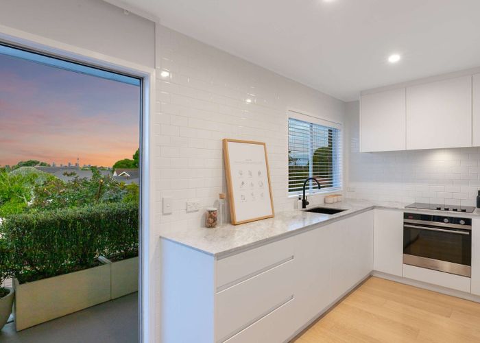  at 2/267 Meola Road, Point Chevalier, Auckland