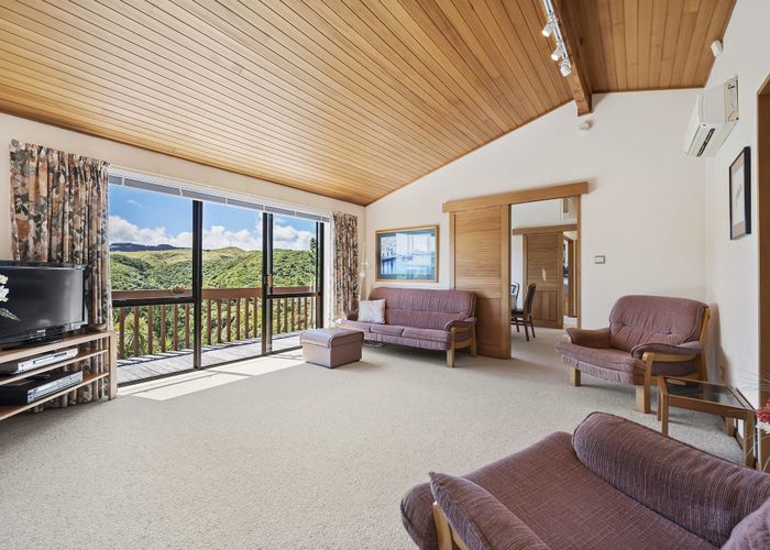  at 16 Bushland Grove, Paparangi, Wellington