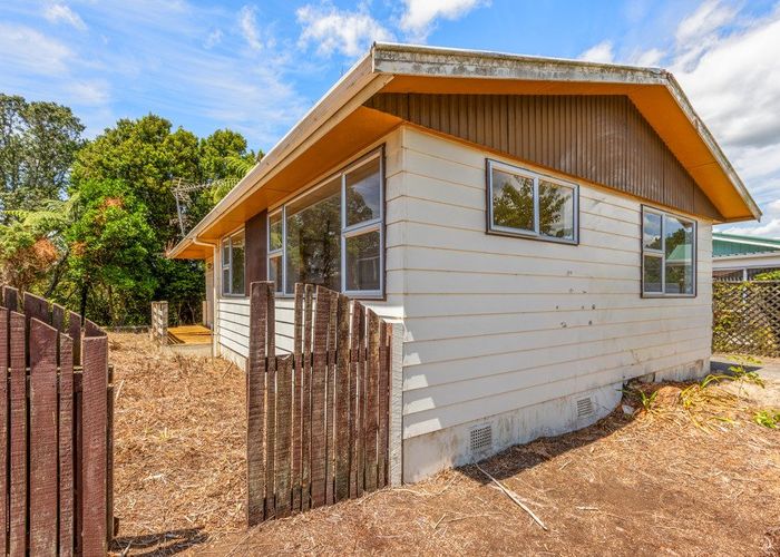  at 17 Carlton Terrace, Westown, New Plymouth