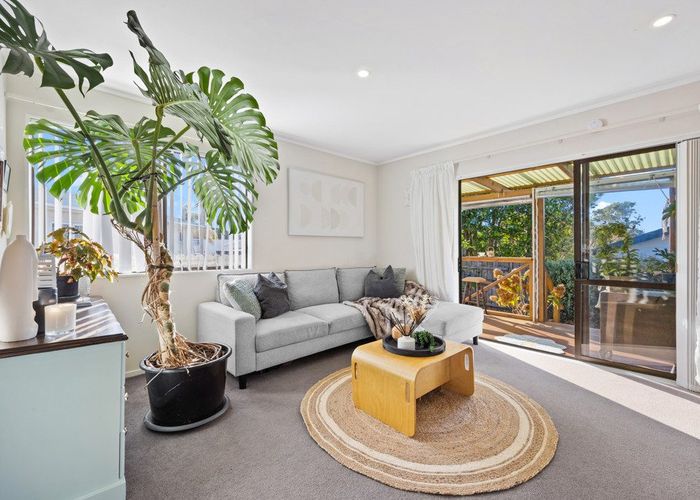  at 1/102 Elliot Street, Howick, Manukau City, Auckland