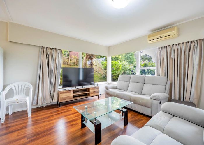  at 2/59 Ayton Drive, Tōtara Vale, Auckland