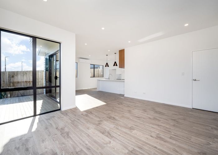  at 4 Ropata Avenue, Point England, Auckland