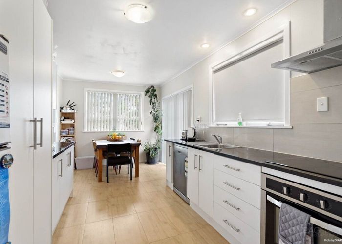 at 11 Statesman Street, Henderson, Waitakere City, Auckland