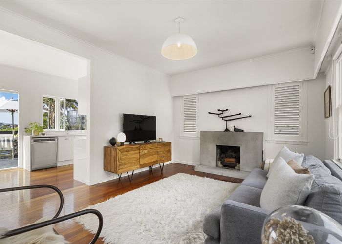  at 1/5 Lake Road, Northcote, Auckland