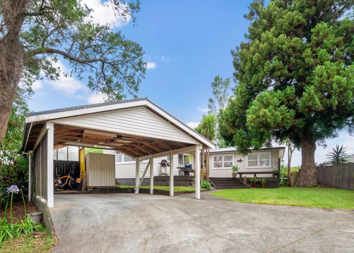  at 15 Winifred Avenue, Bayview, Auckland