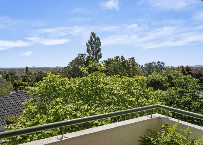  at 2/130 Sandspit Road, Shelly Park, Manukau City, Auckland