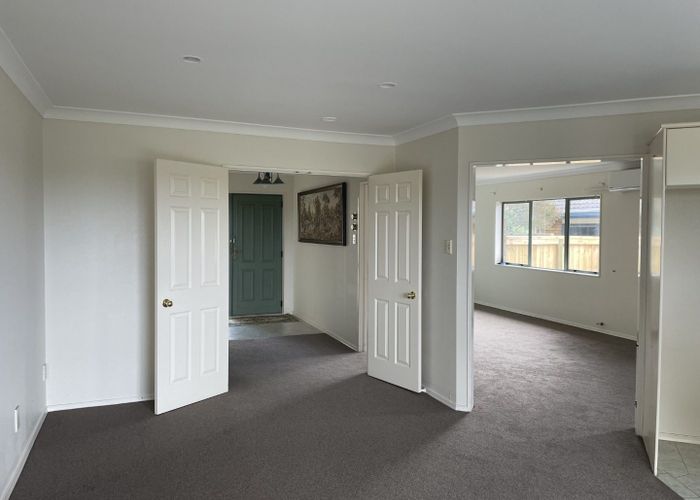  at 17 Summerland Drive, Henderson, Auckland