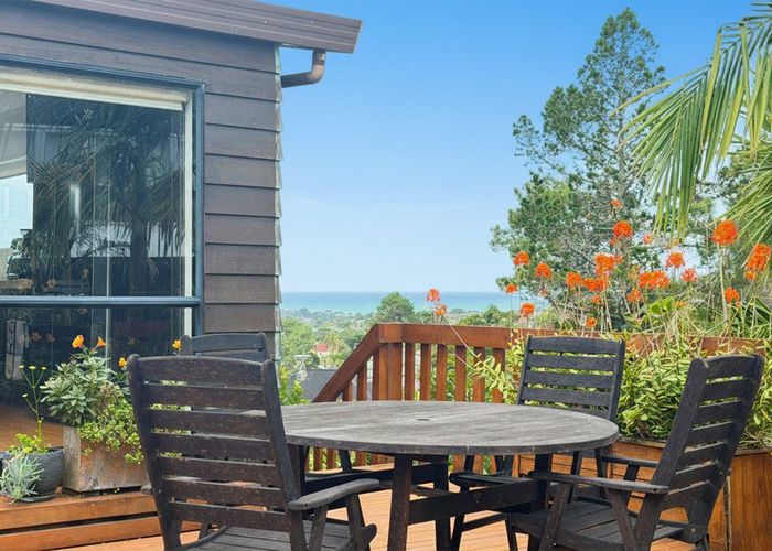  at 195a Browns Bay Road, Browns Bay, North Shore City, Auckland