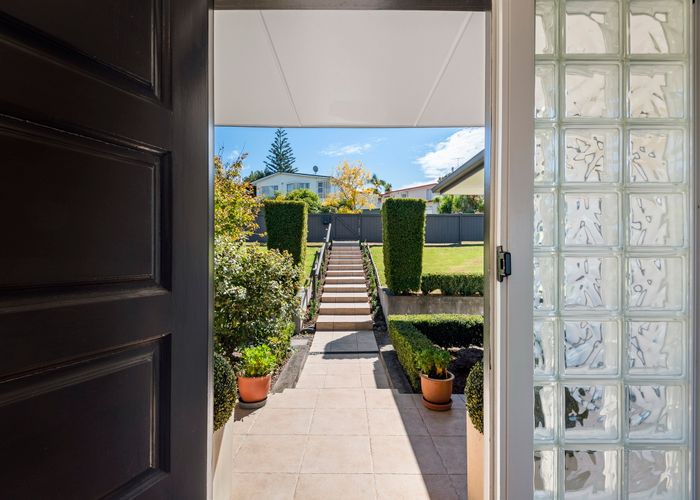  at 18 Martin Crescent, Northcote, Auckland