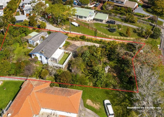  at 889 Beach Road, Waiake, Auckland
