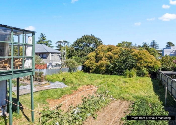  at 39 Newington Road, Henderson, Waitakere City, Auckland