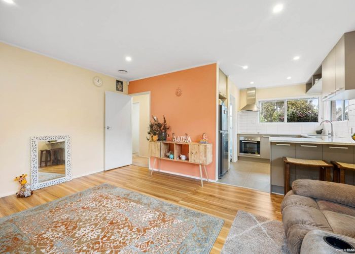  at 2/71 Bentley Avenue, Glenfield, North Shore City, Auckland