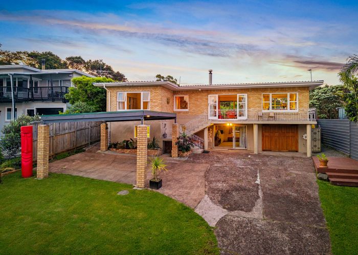  at 10 Rauhuia Crescent, Parau, Waitakere City, Auckland