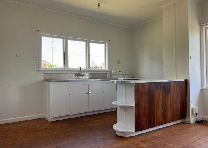  at 41 Sutherland Road, Point Chevalier, Auckland