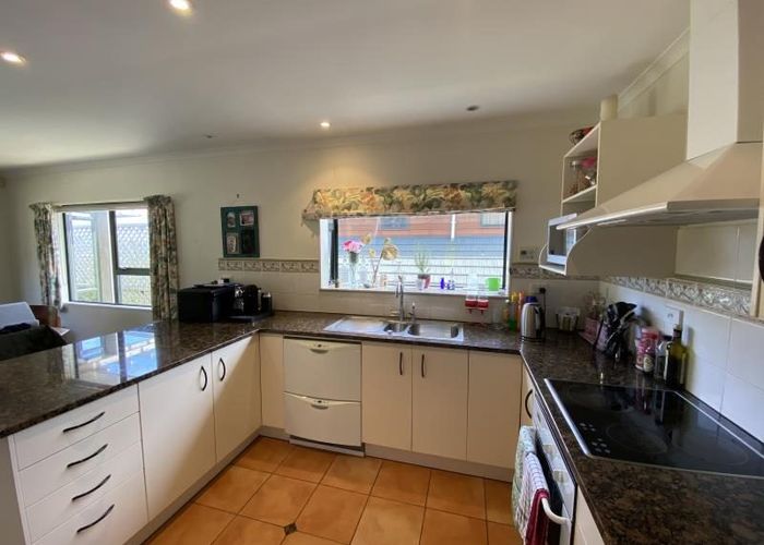  at 5 White Pine Avenue, Woodridge, Wellington, Wellington