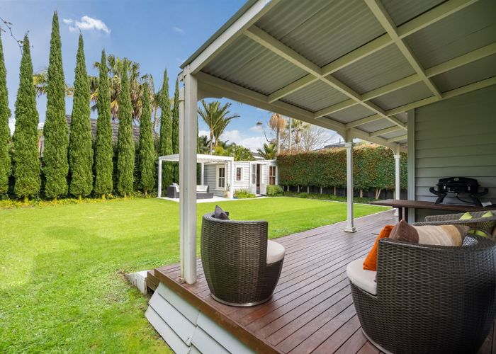  at 9 Waterview Road, Stanley Point, Auckland