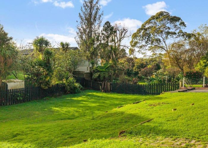  at 8A Surat Place, Glen Eden, Waitakere City, Auckland
