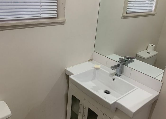  at 3A Deuxberry Avenue, Northcote, North Shore City, Auckland