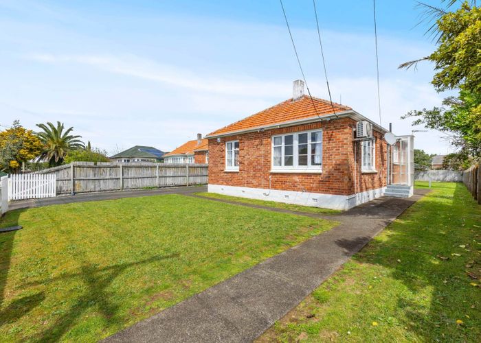  at 62 Parkinson Avenue, Mount Roskill, Auckland City, Auckland