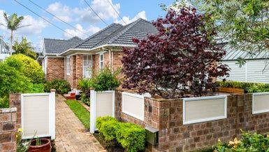  at 8 Lynch Street, Point Chevalier, Auckland