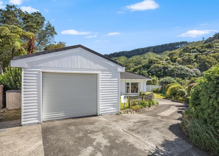  at 41 Hampton Hill Road, Tawa, Wellington