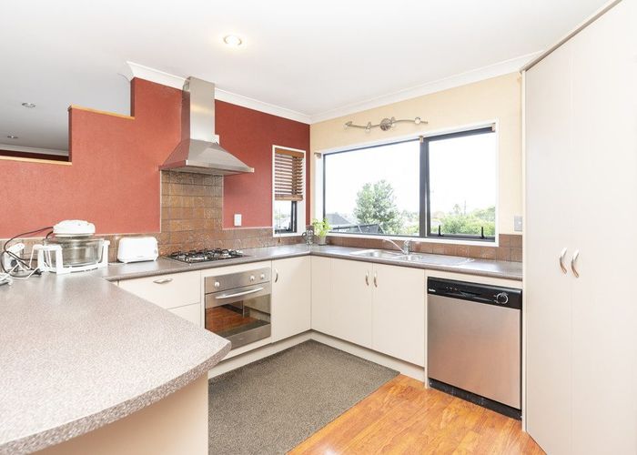  at 2 Thomson Avenue, Dinsdale, Hamilton